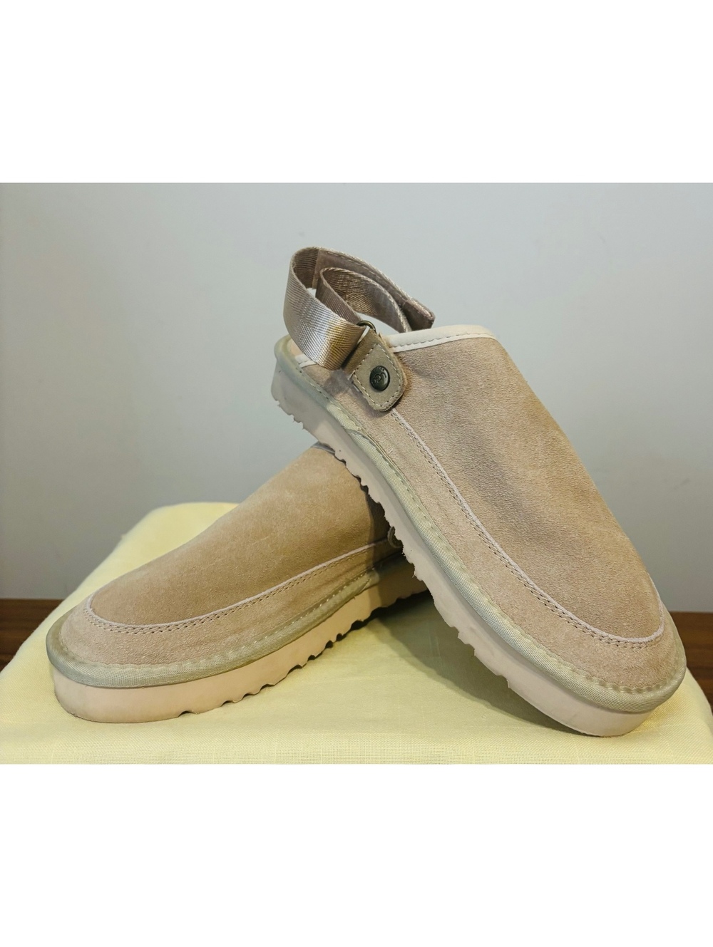 UGG women beige suede slingback clogs size 8 slip on stylish comfortable